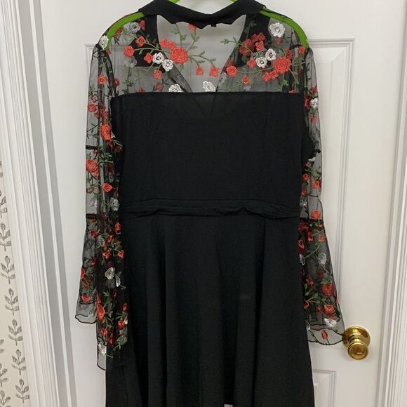 Size XXXL cocktail dress. Black with sheer embroidery shoulders & sleeves - Picture 3 of 10